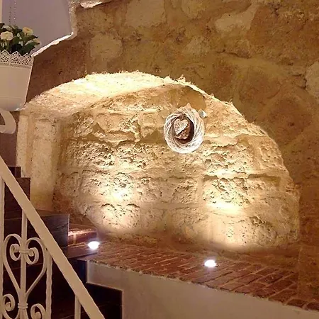 Bed & Breakfast La Maison Del Borgo Antico 3*